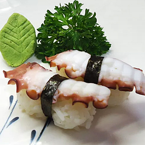 Sushi Gil serve criações com peixe fresco em clima familiar na Cobal do  Humaitá; leia a crítica